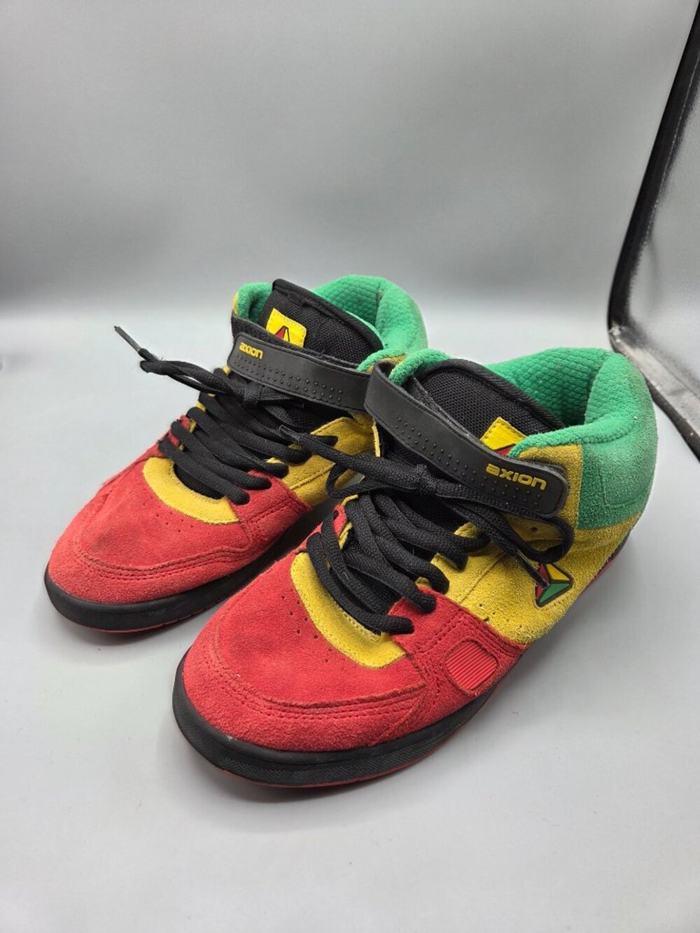 Axion Footwear Holdup Sneakers Mens Size 9 Rasta Colors Skate Shoes Suede Upper